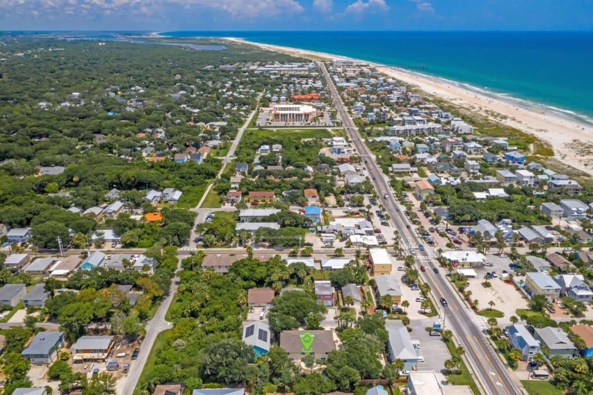 1 Block From St Aug Beach And A Street, Boho Apt With Tropical Vibes, Patio, 3 Parking Spots Apartment