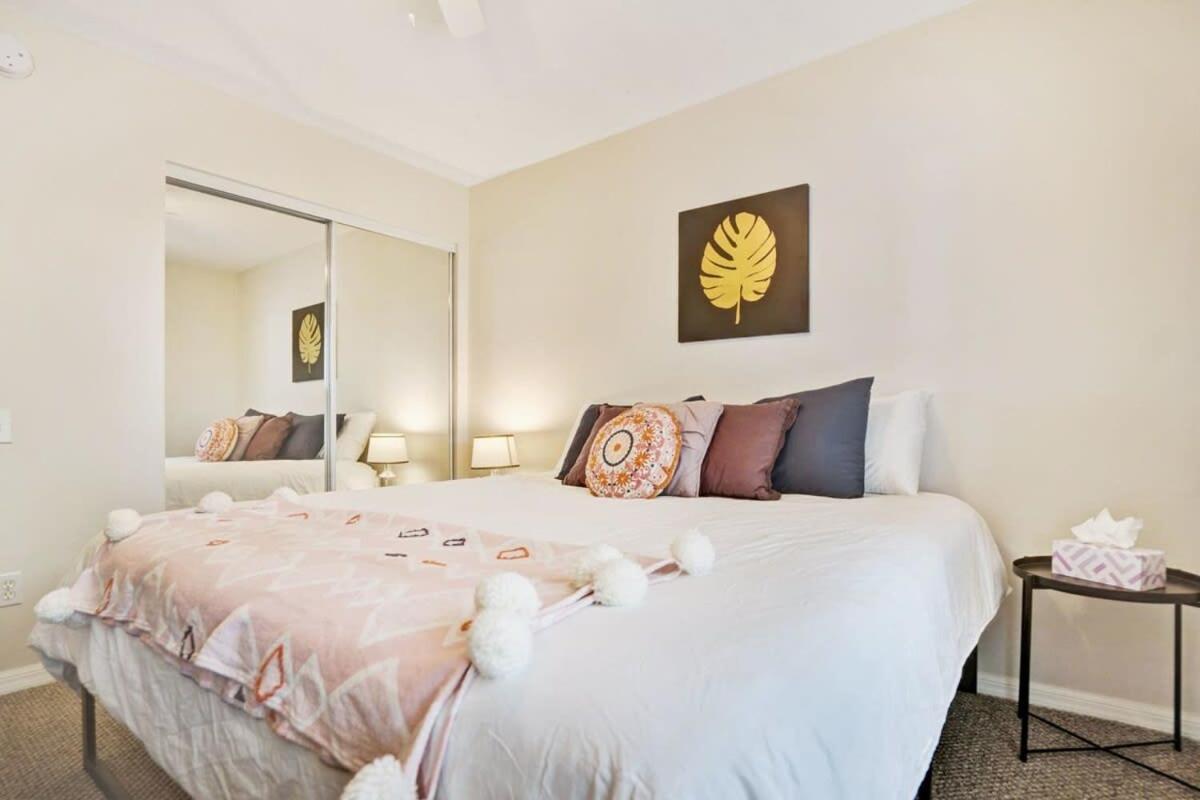 Apartment 1 Block From St Aug Beach And A Street, Boho Apt With Tropical Vibes, Patio, 3 Parking Spots *