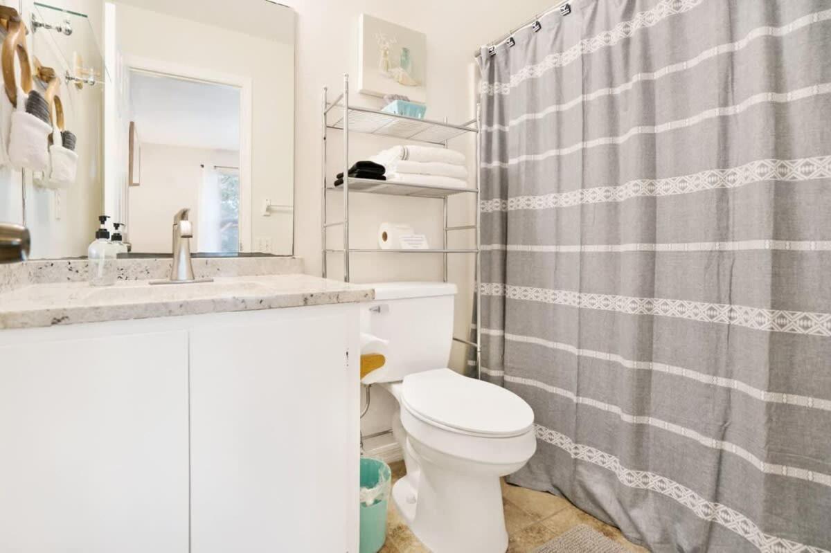 1 Block From St Aug Beach And A Street, Boho Apt With Tropical Vibes, Patio, 3 Parking Spots *