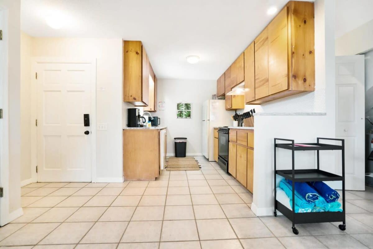 1 Block From St Aug Beach And A Street, Boho Apt With Tropical Vibes, Patio, 3 Parking Spots