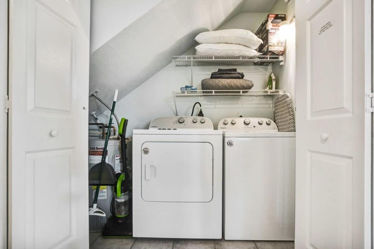 1 Block From St Aug Beach And A Street, Boho Apt With Tropical Vibes, Patio, 3 Parking Spots Apartment St. Augustine