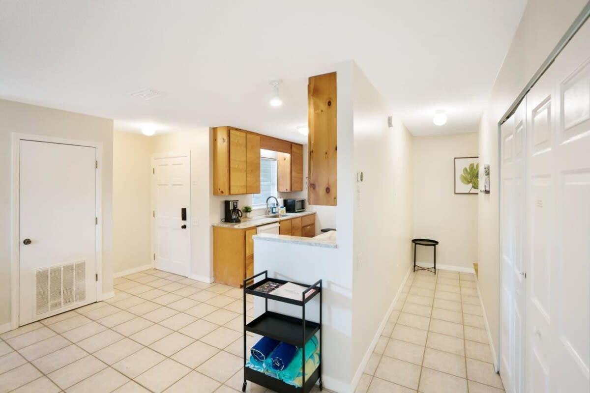 1 Block From St Aug Beach And A Street, Boho Apt With Tropical Vibes, Patio, 3 Parking Spots *