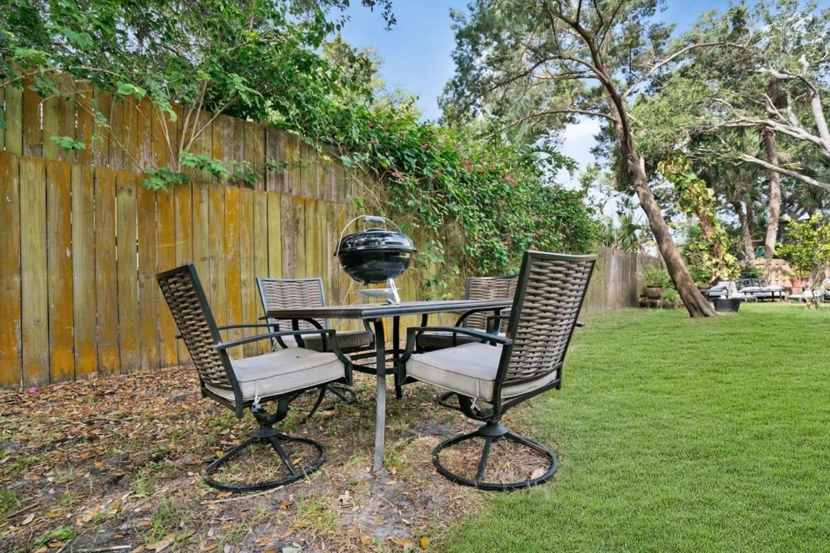 1 Block From St Aug Beach And A Street, Boho Apt With Tropical Vibes, Patio, 3 Parking Spots St. Augustine