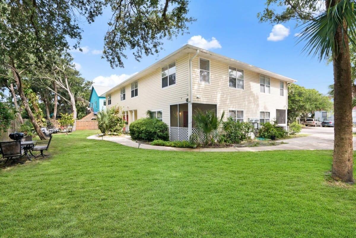 1 Block From St Aug Beach And A Street, Boho Apt With Tropical Vibes, Patio, 3 Parking Spots *