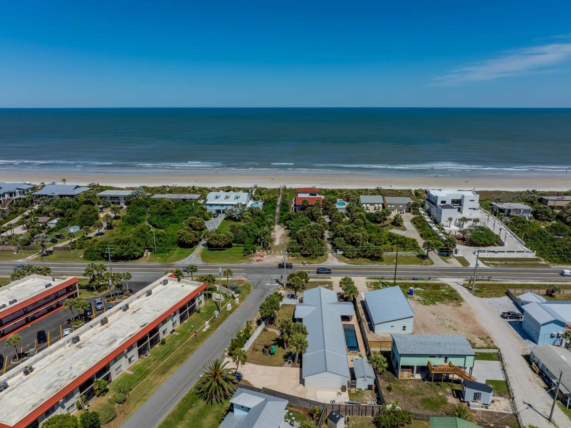 Paradise Packs A Punch! Beachside With Heated Pool, Outdoor Lounge, Steps From Access