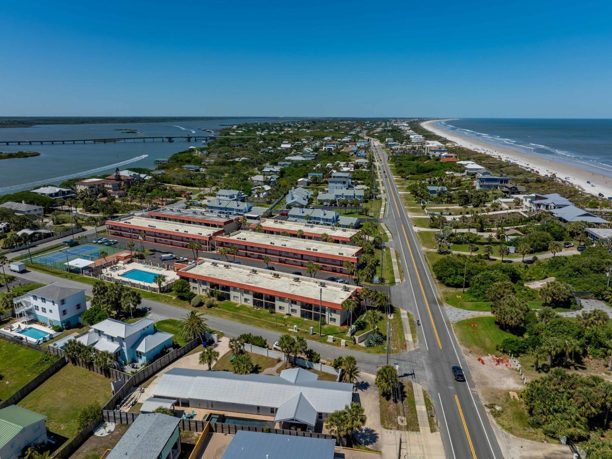 Paradise Packs A Punch! Beachside With Heated Pool, Outdoor Lounge, Steps From Access St. Augustine