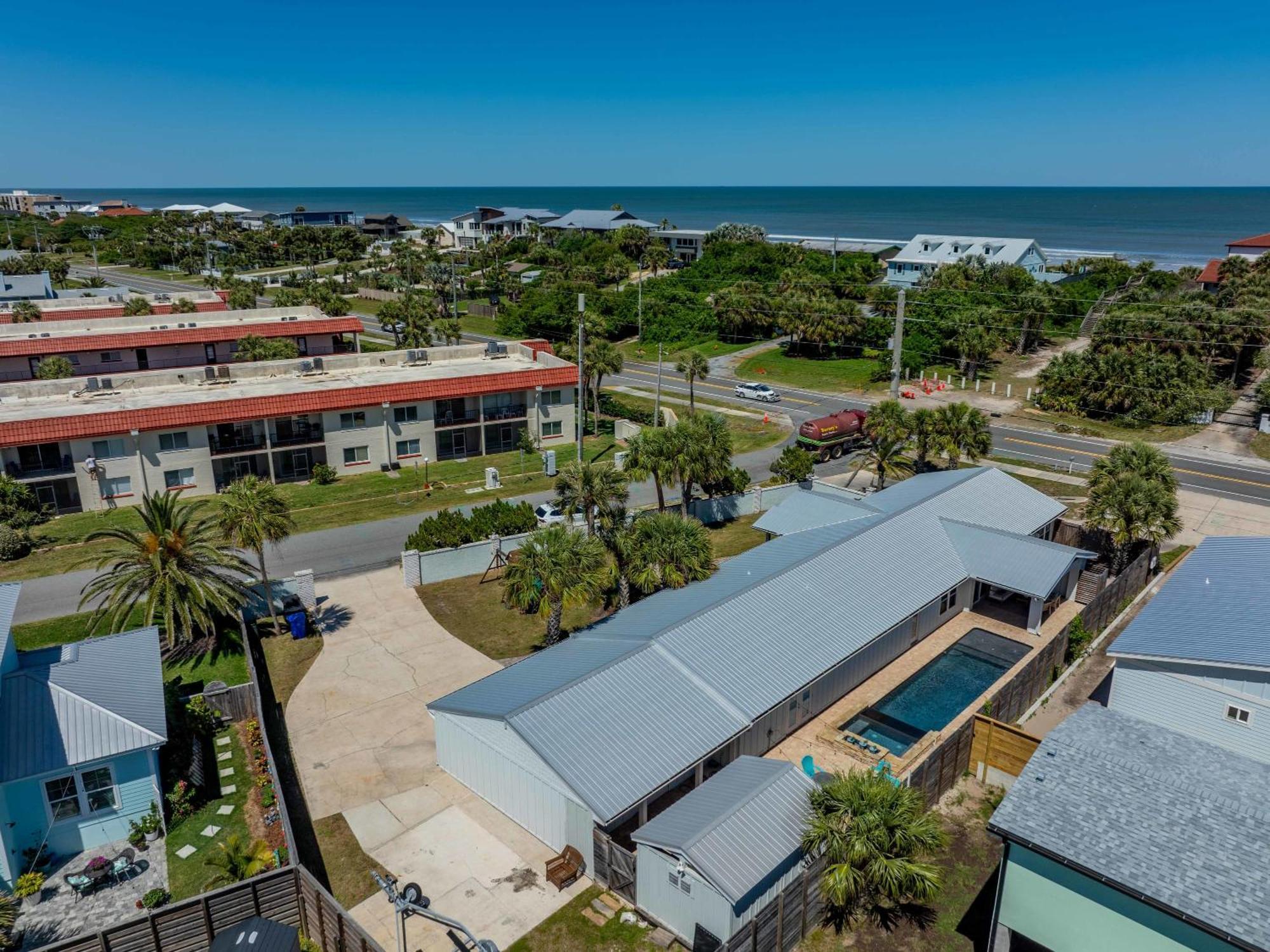 Holiday home Paradise Packs A Punch! Beachside With Heated Pool, Outdoor Lounge, Steps From Access St. Augustine