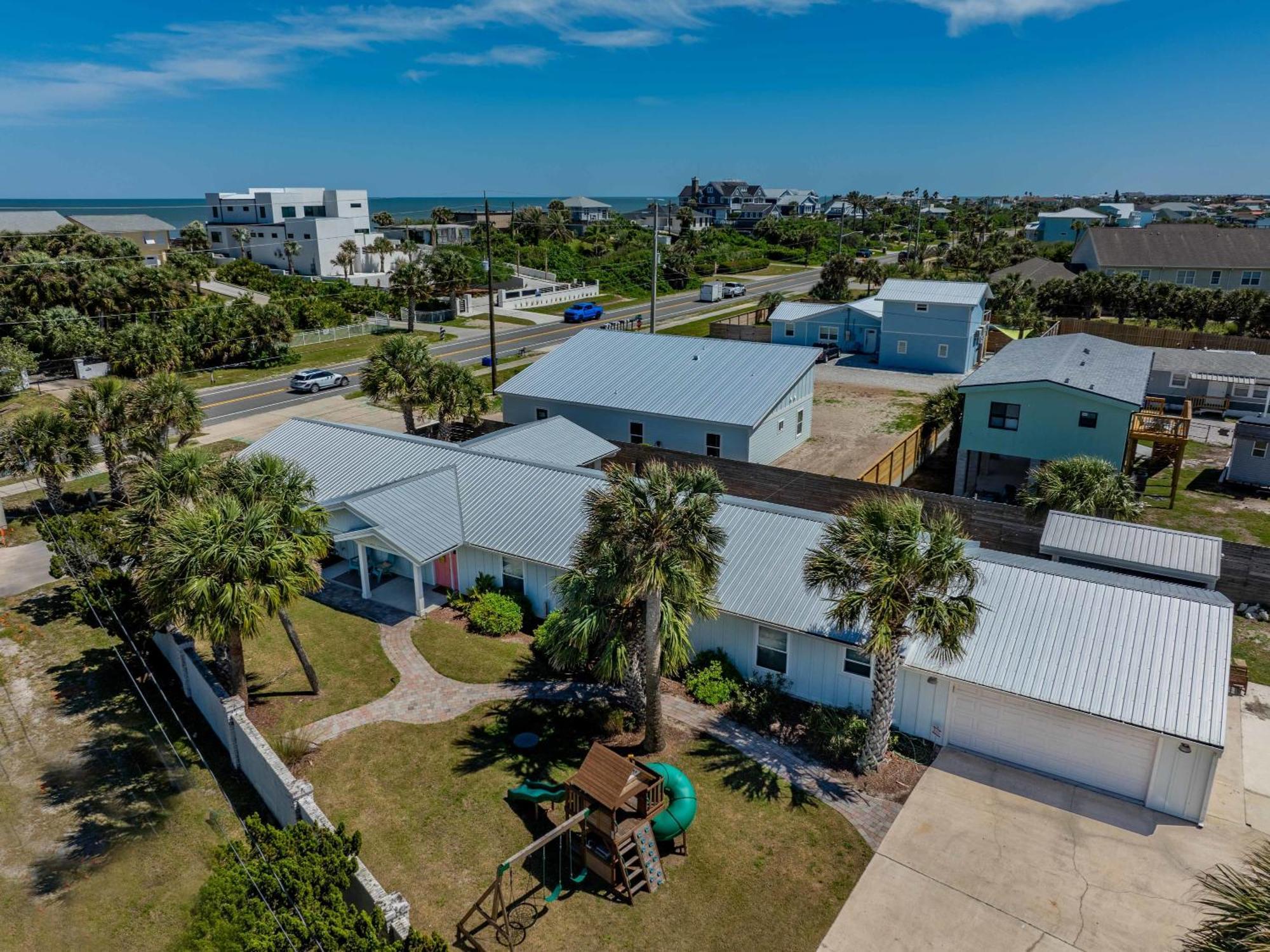 Paradise Packs A Punch! Beachside With Heated Pool, Outdoor Lounge, Steps From Access Holiday home