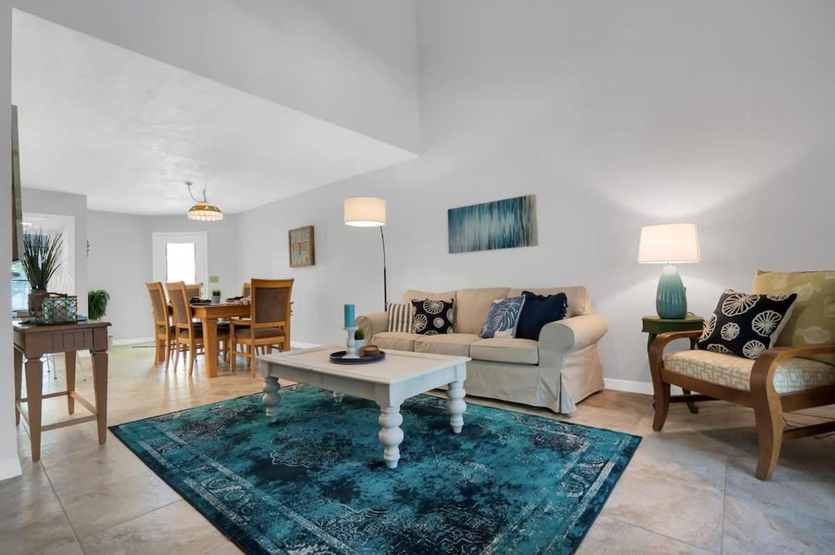 Apartment Sapphire Skies! Sweet Beach Steps From The Sand And Surf *