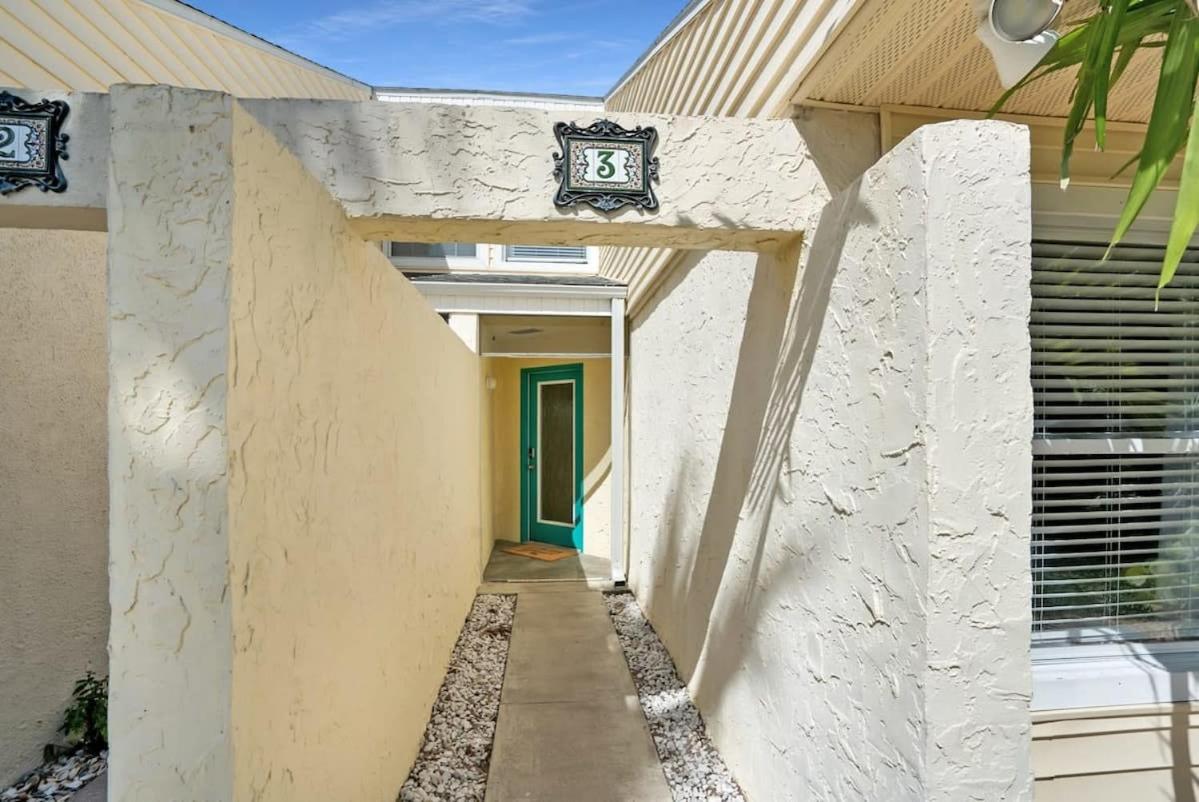 Sapphire Skies! Sweet Beach Steps From The Sand And Surf *