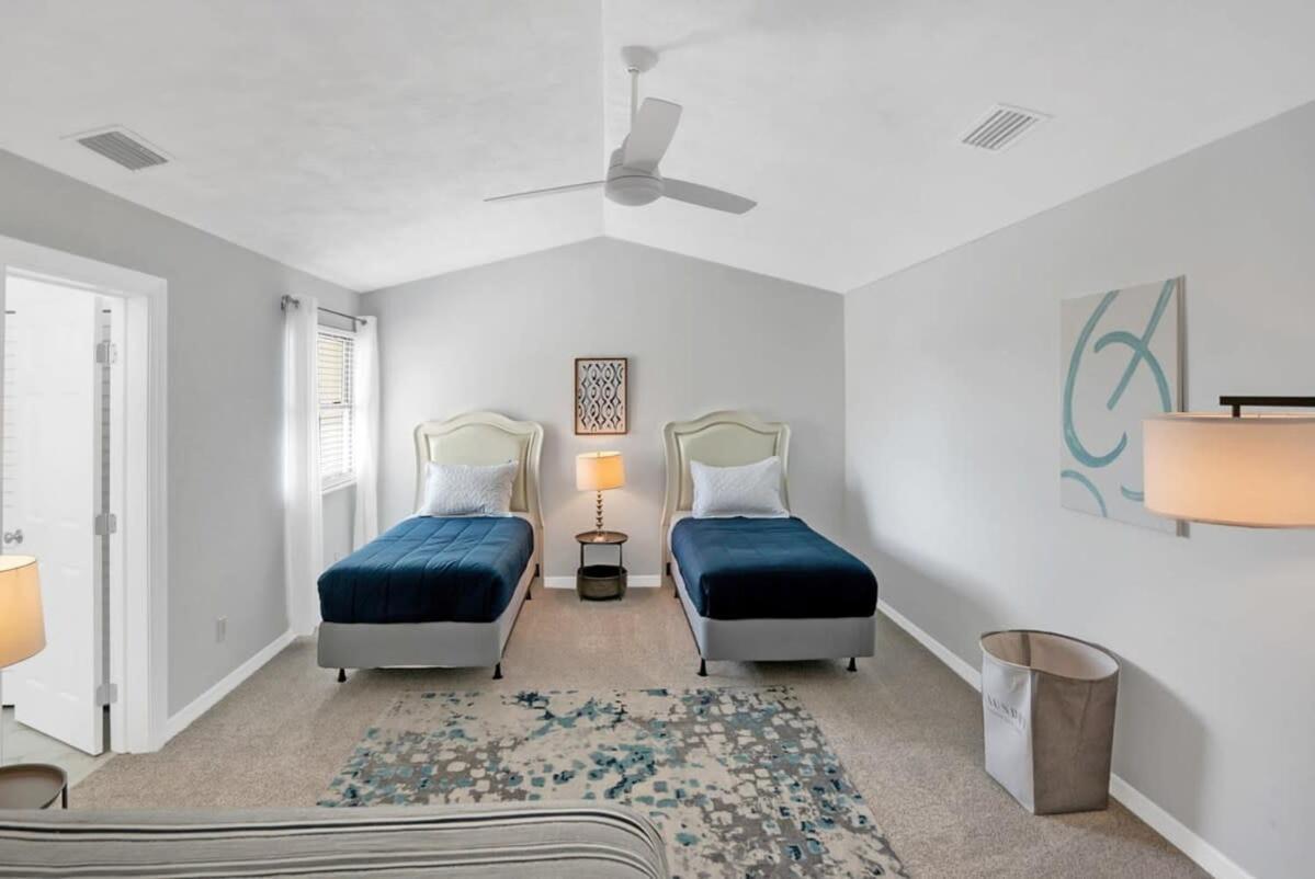 Sapphire Skies! Sweet Beach Steps From The Sand And Surf Apartment *
