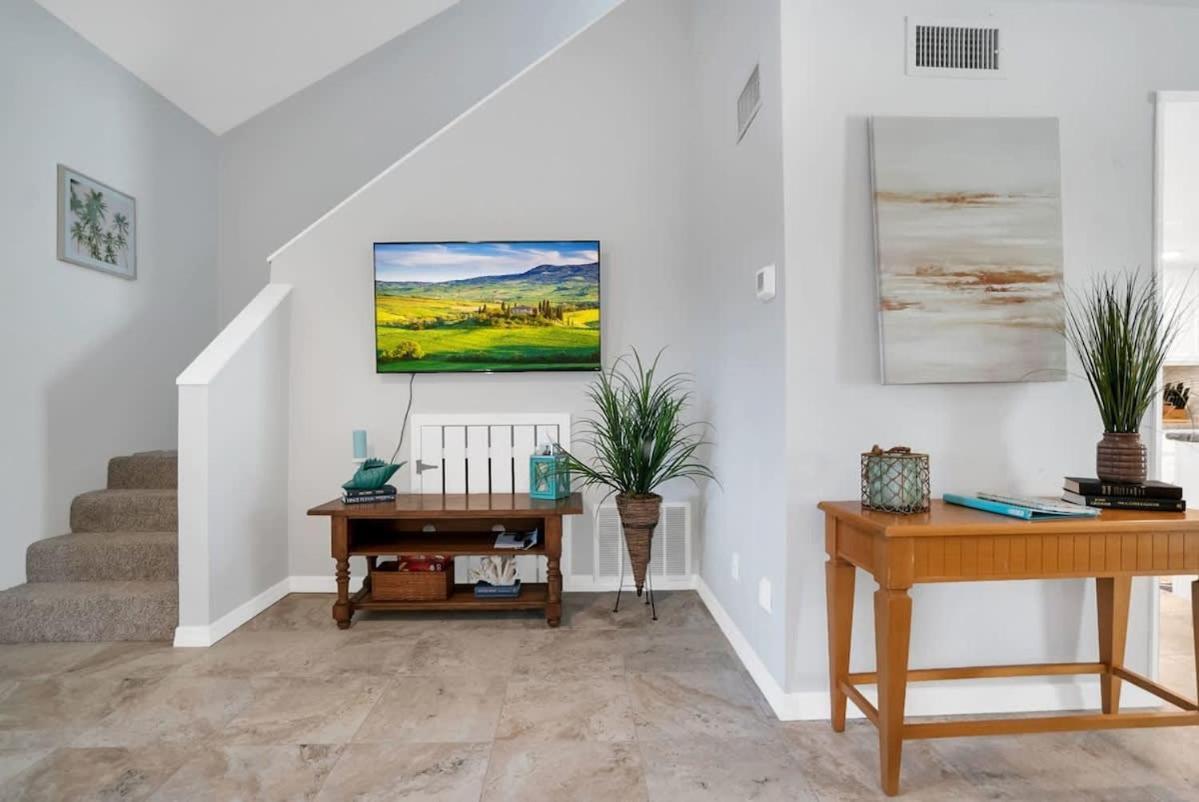Apartment Sapphire Skies! Sweet Beach Steps From The Sand And Surf