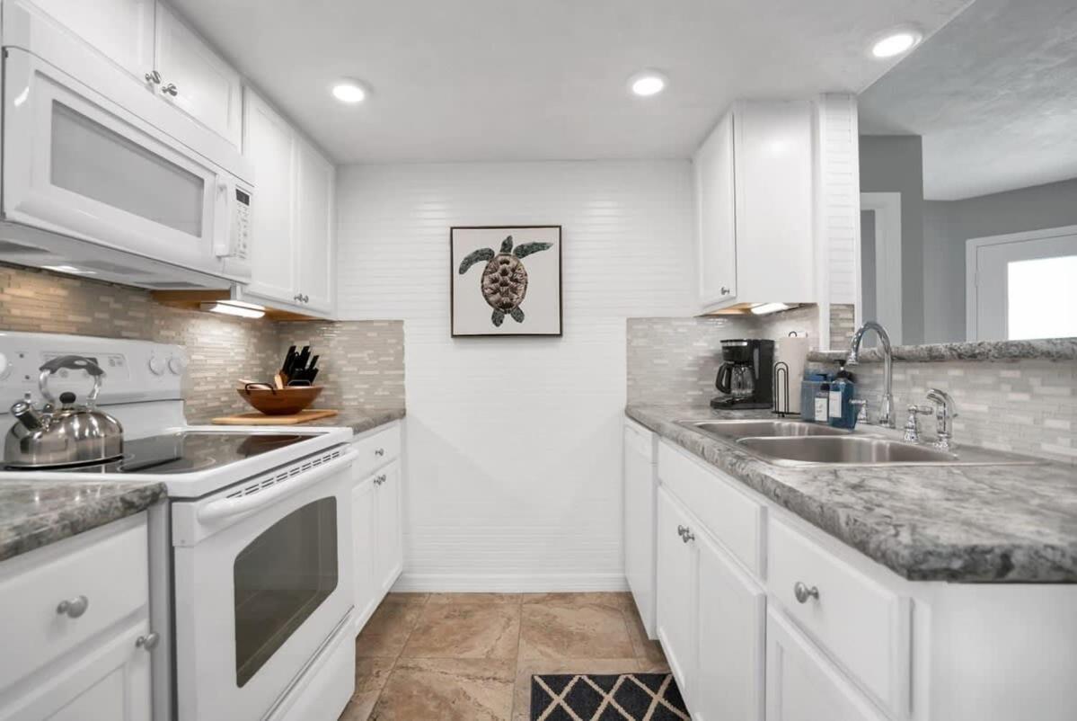 Apartment Sapphire Skies! Sweet Beach Steps From The Sand And Surf *