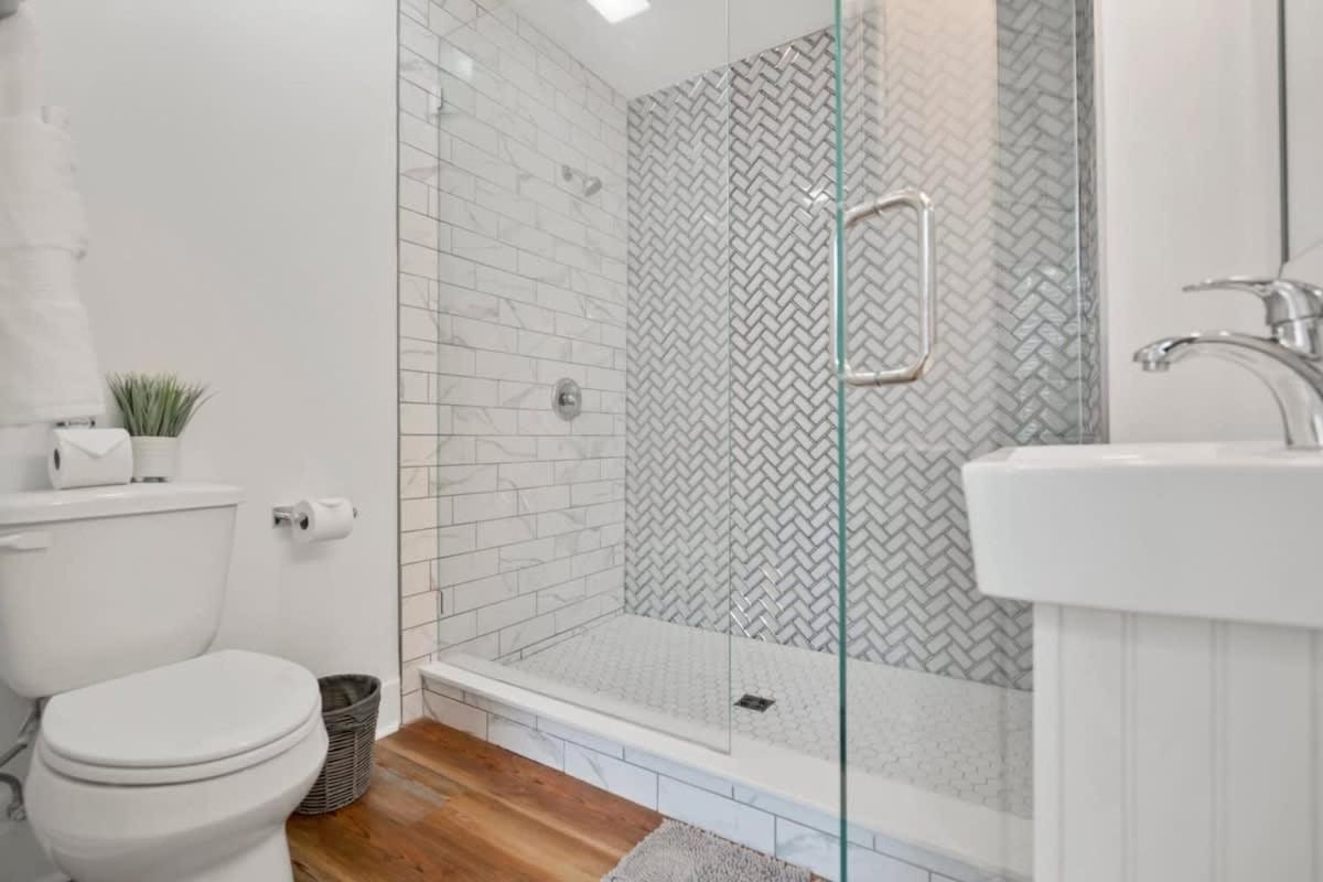Holiday home Remodeled Historic 1800s Carriage House, The Castle Garden, Colonial Modern Mansion
