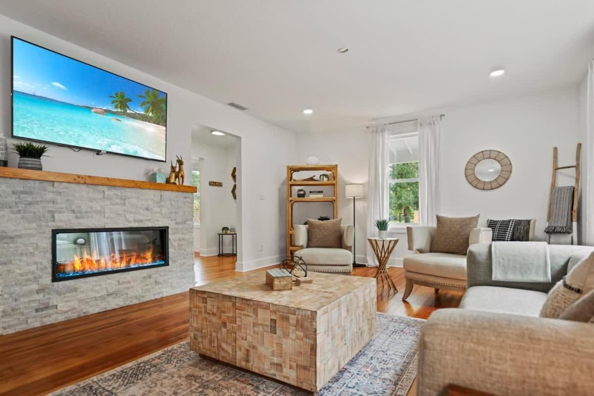 Holiday home Remodeled Historic 1800s Carriage House, The Castle Garden, Colonial Modern Mansion St. Augustine