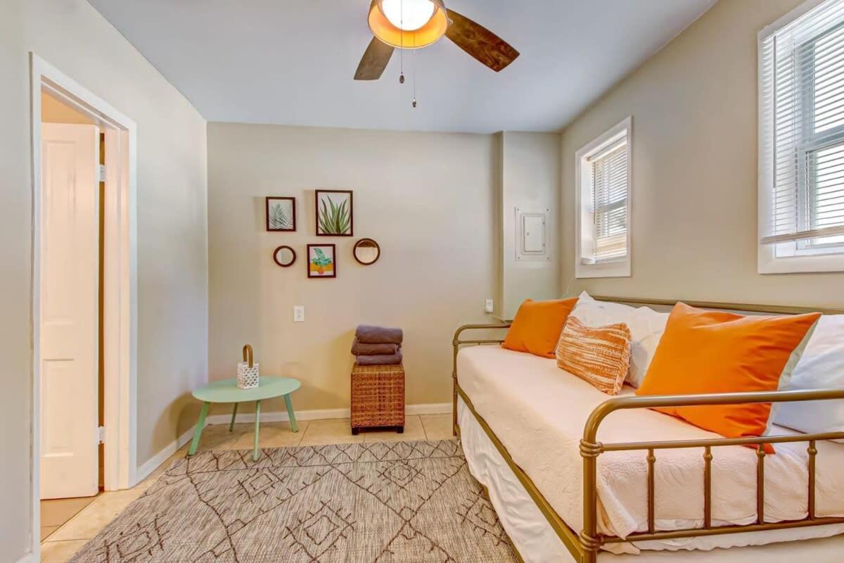 The Peachy Pearl, Private Uptown Apartment, Dog Friendly *