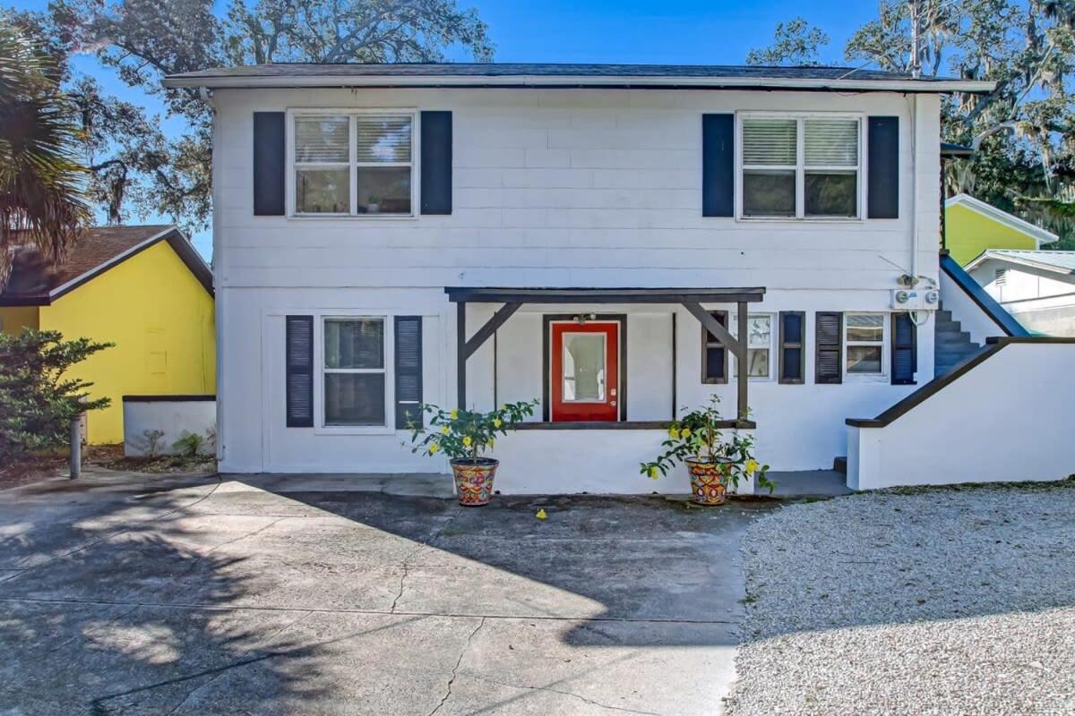 The Peachy Pearl, Private Uptown Apartment, Dog Friendly Apartment St. Augustine