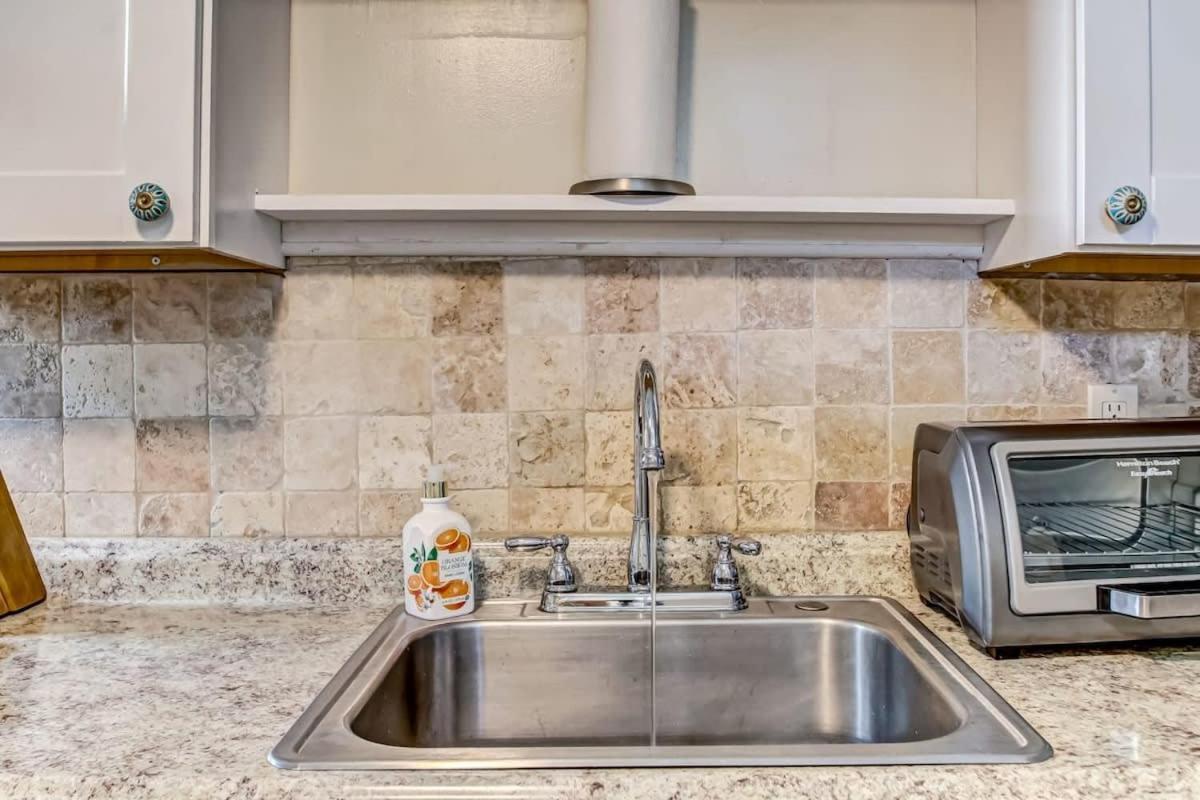 Apartment The Peachy Pearl, Private Uptown Apartment, Dog Friendly St. Augustine