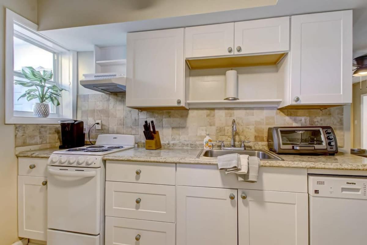The Peachy Pearl, Private Uptown Apartment, Dog Friendly *