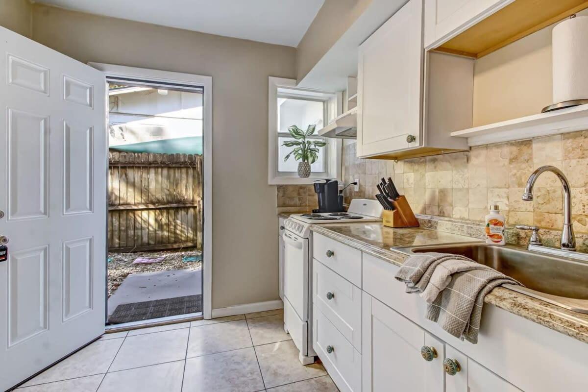 Apartment The Peachy Pearl, Private Uptown Apartment, Dog Friendly St. Augustine