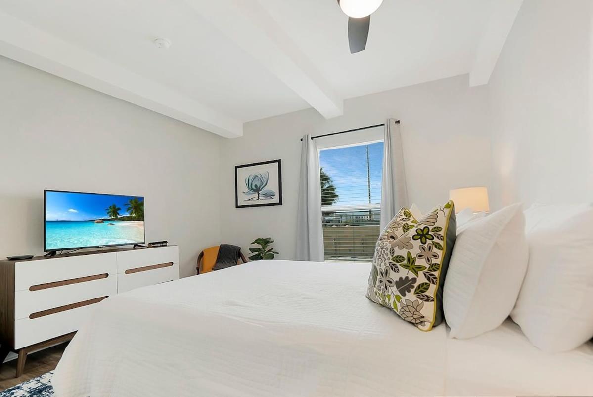 Park It At The Butterfield Garage, Historic Pre-prohibition Style In The Heart Of Downtown Apartment *