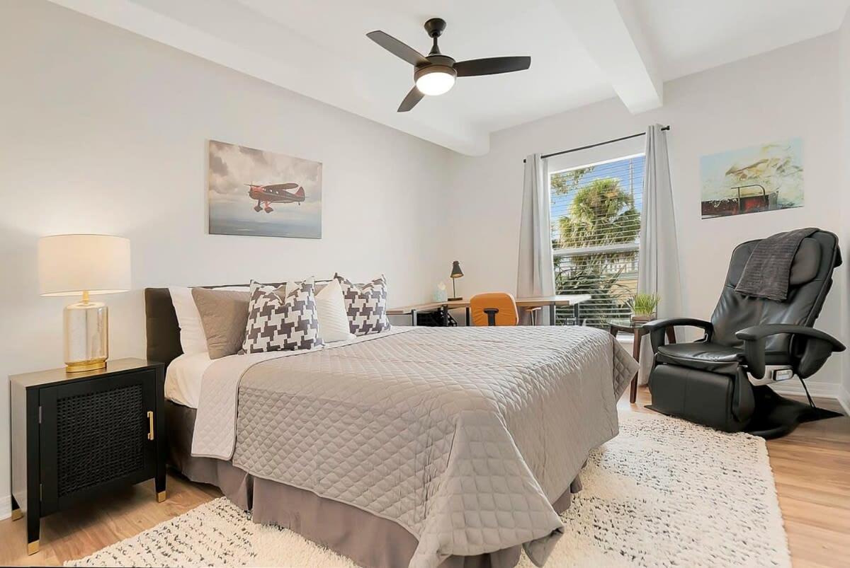 Park It At The Butterfield Garage, Historic Pre-prohibition Style In The Heart Of Downtown Apartment *