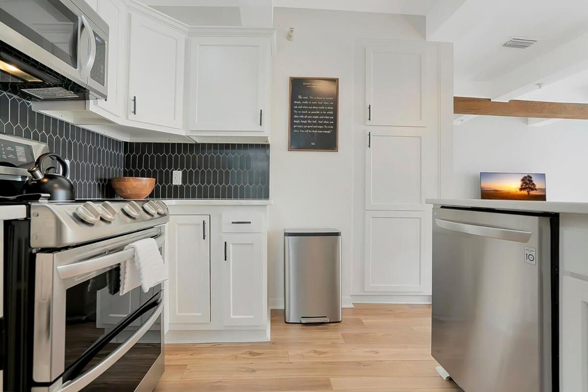 Park It At The Butterfield Garage, Historic Pre-prohibition Style In The Heart Of Downtown Apartment