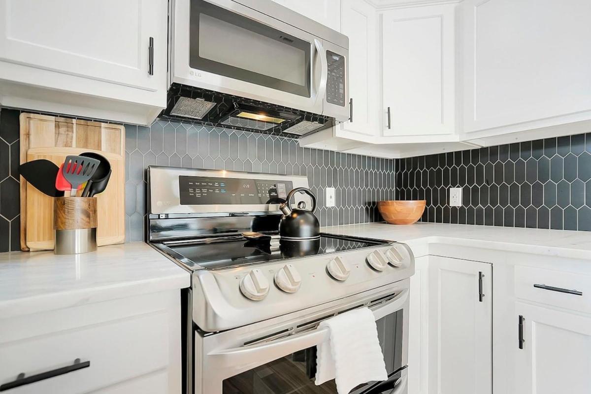Park It At The Butterfield Garage, Historic Pre-prohibition Style In The Heart Of Downtown Apartment *