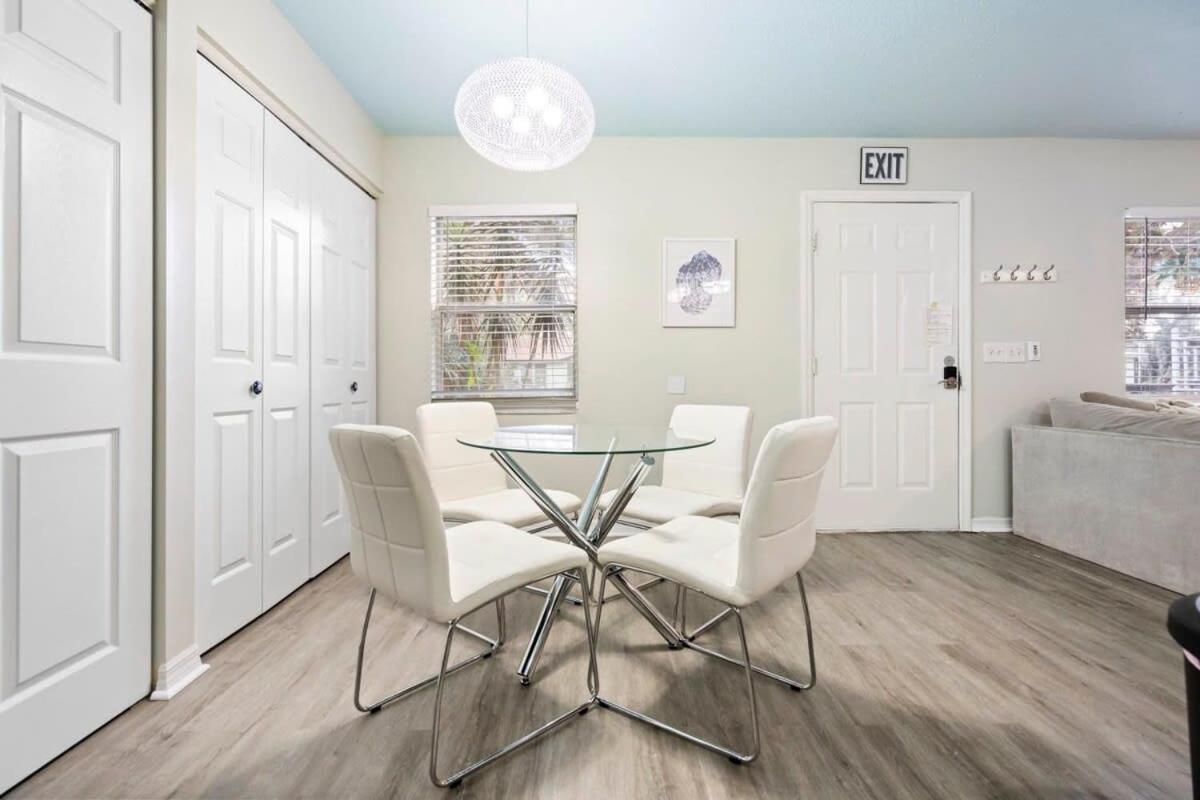 Uptown Gem The Castaway Cottage, Dog Friendly!