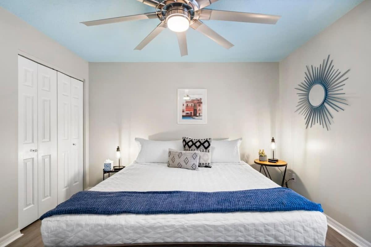 Uptown Gem The Castaway Cottage, Dog Friendly! Holiday home *