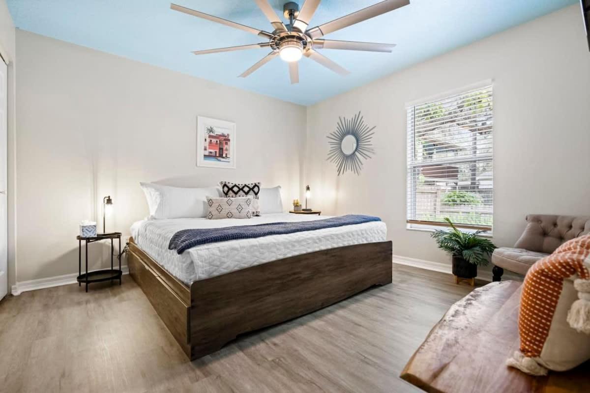 Uptown Gem The Castaway Cottage, Dog Friendly! Holiday home St. Augustine