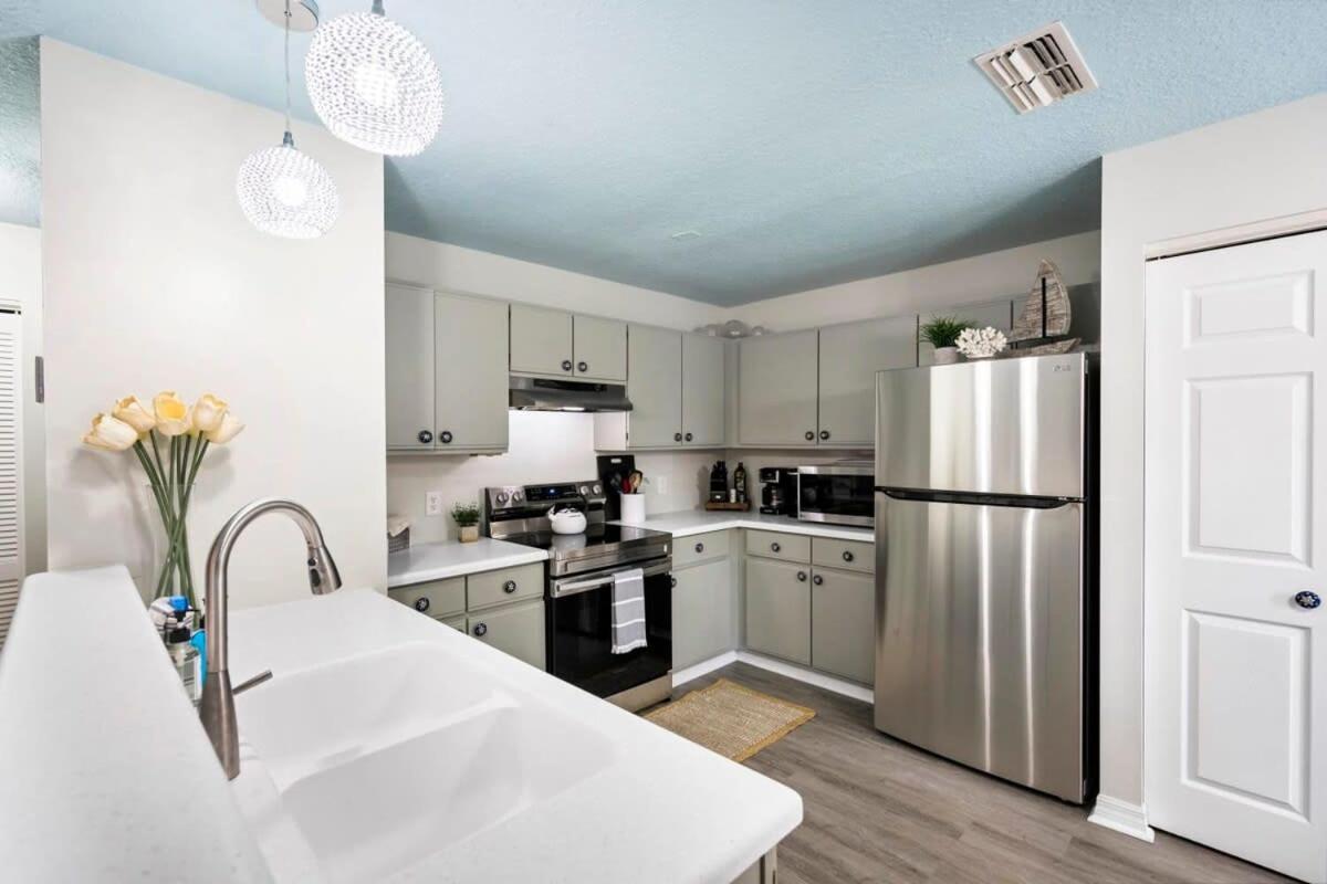 Uptown Gem The Castaway Cottage, Dog Friendly! Holiday home