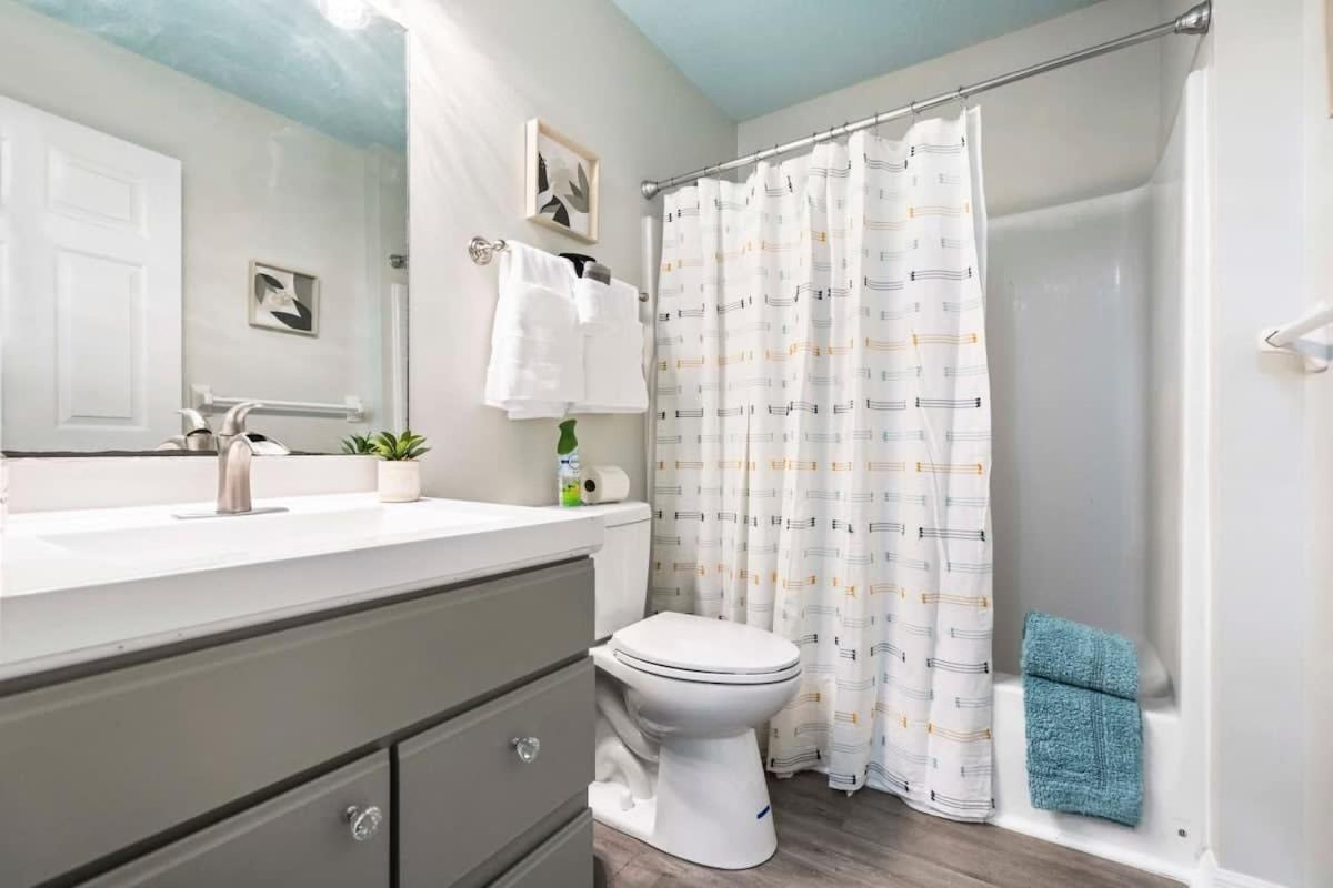 Holiday home Uptown Gem The Castaway Cottage, Dog Friendly! *