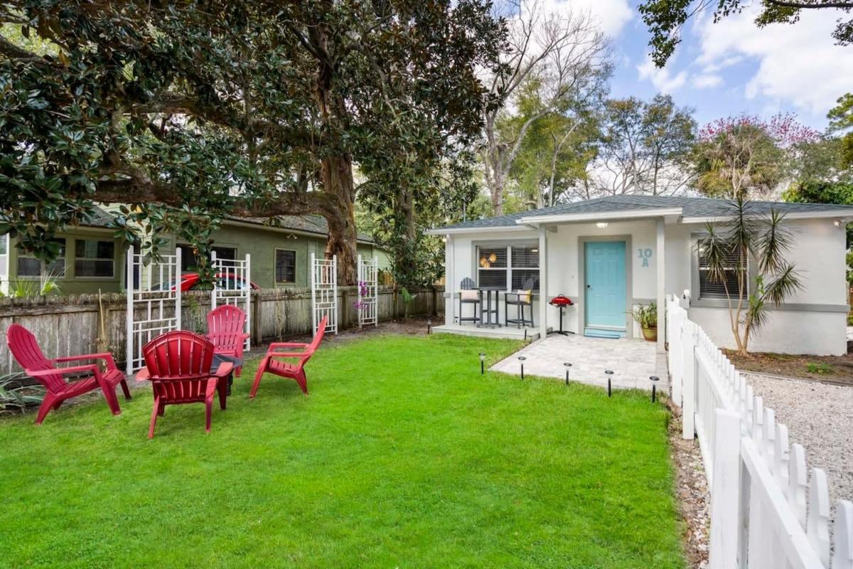 Uptown Gem The Castaway Cottage, Dog Friendly! *