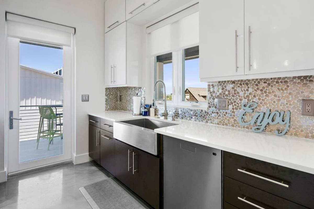 Ocean Views Sunrises And Sunsets Sparkling Pool And Steps To *