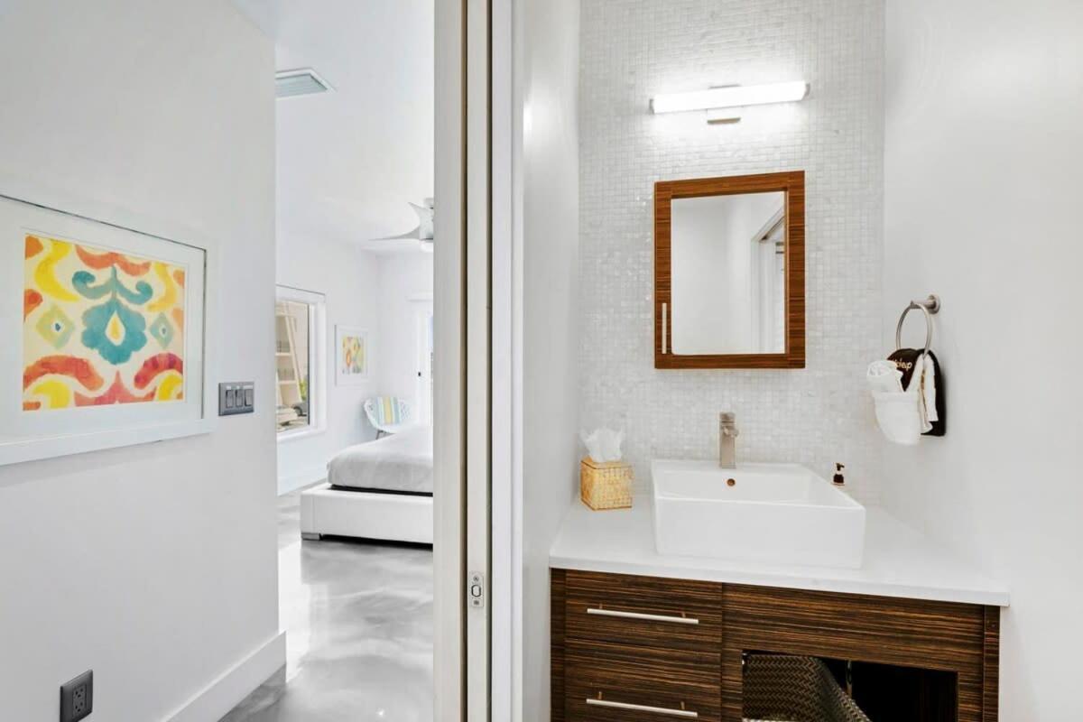 Ocean Views Sunrises And Sunsets Sparkling Pool And Steps To *