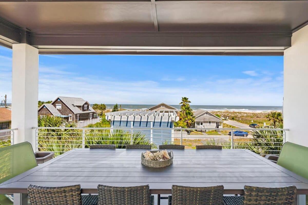 Ocean Views Sunrises And Sunsets Sparkling Pool And Steps To Holiday home *