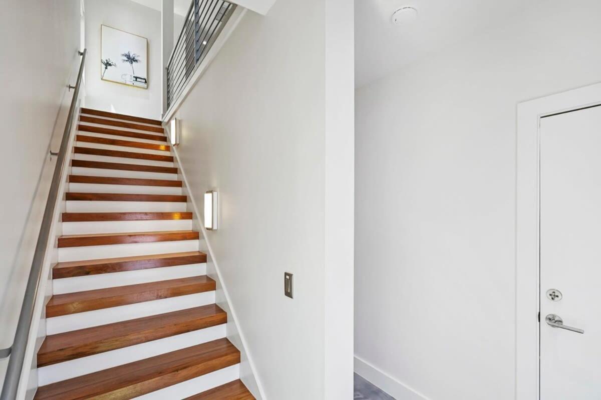 Ocean Views Sunrises And Sunsets Sparkling Pool And Steps To Holiday home *