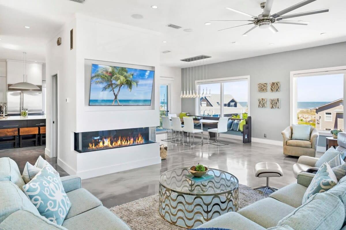 Holiday home Ocean Views Sunrises And Sunsets Sparkling Pool And Steps To