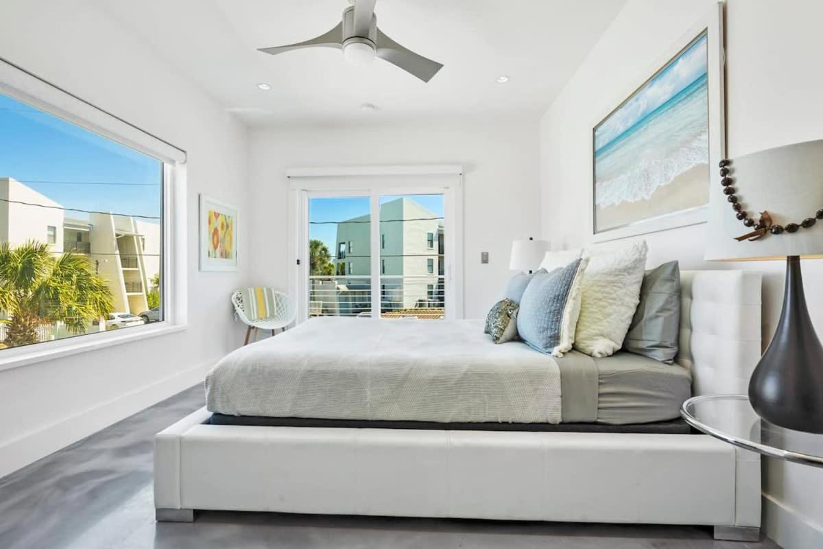Ocean Views Sunrises And Sunsets Sparkling Pool And Steps To Holiday home *