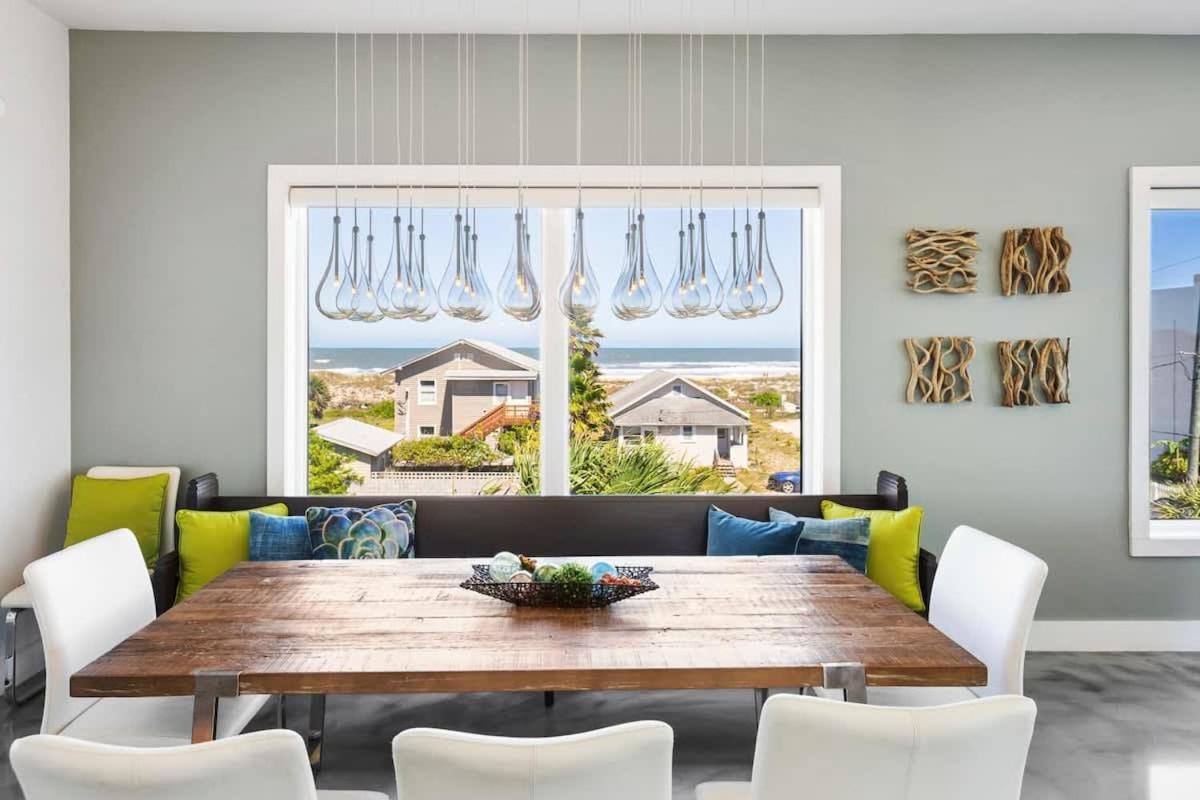 Holiday home Ocean Views Sunrises And Sunsets Sparkling Pool And Steps To