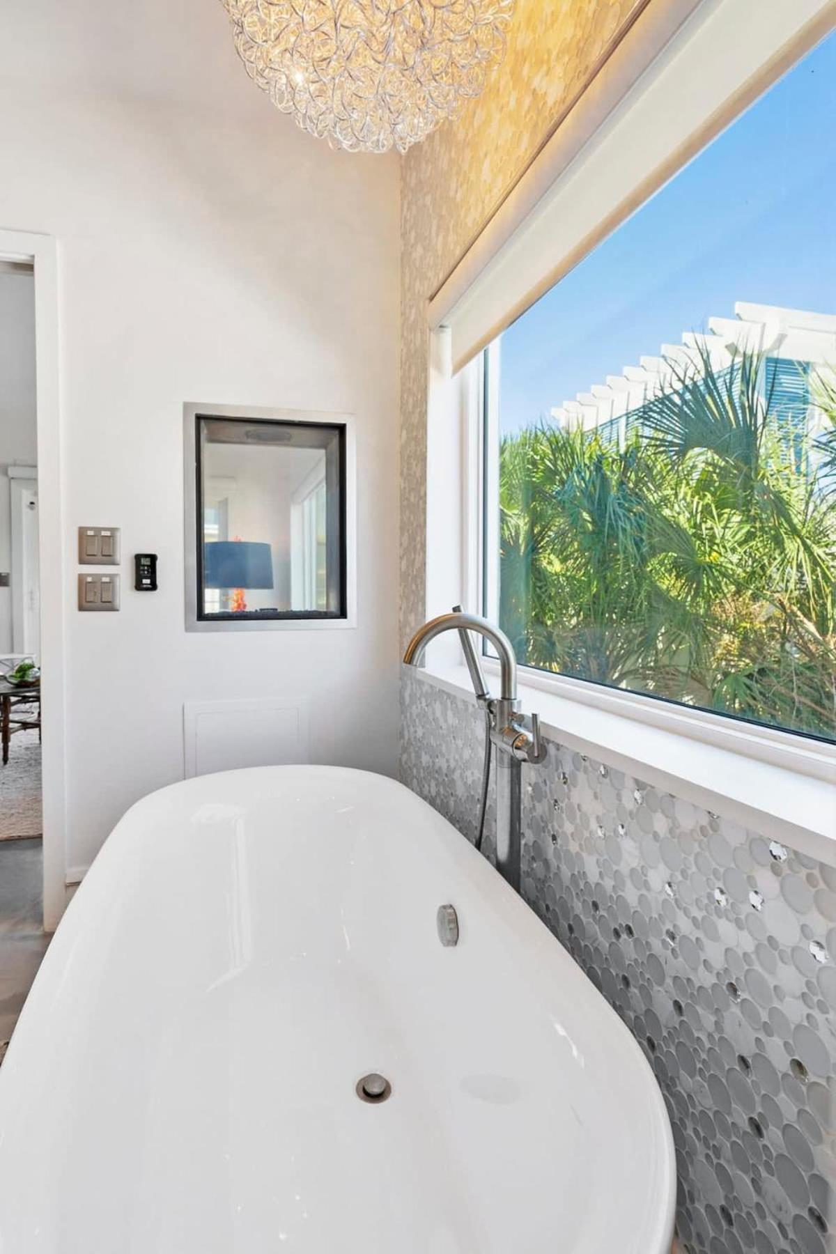 Ocean Views Sunrises And Sunsets Sparkling Pool And Steps To *