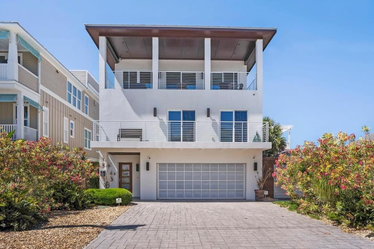 Ocean Views Sunrises And Sunsets Sparkling Pool And Steps To Holiday home