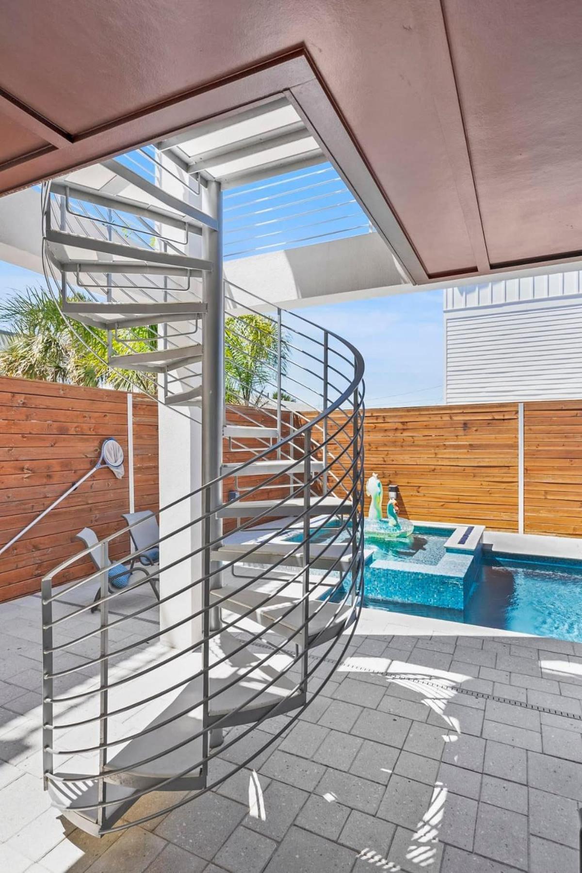 Holiday home Ocean Views Sunrises And Sunsets Sparkling Pool And Steps To
