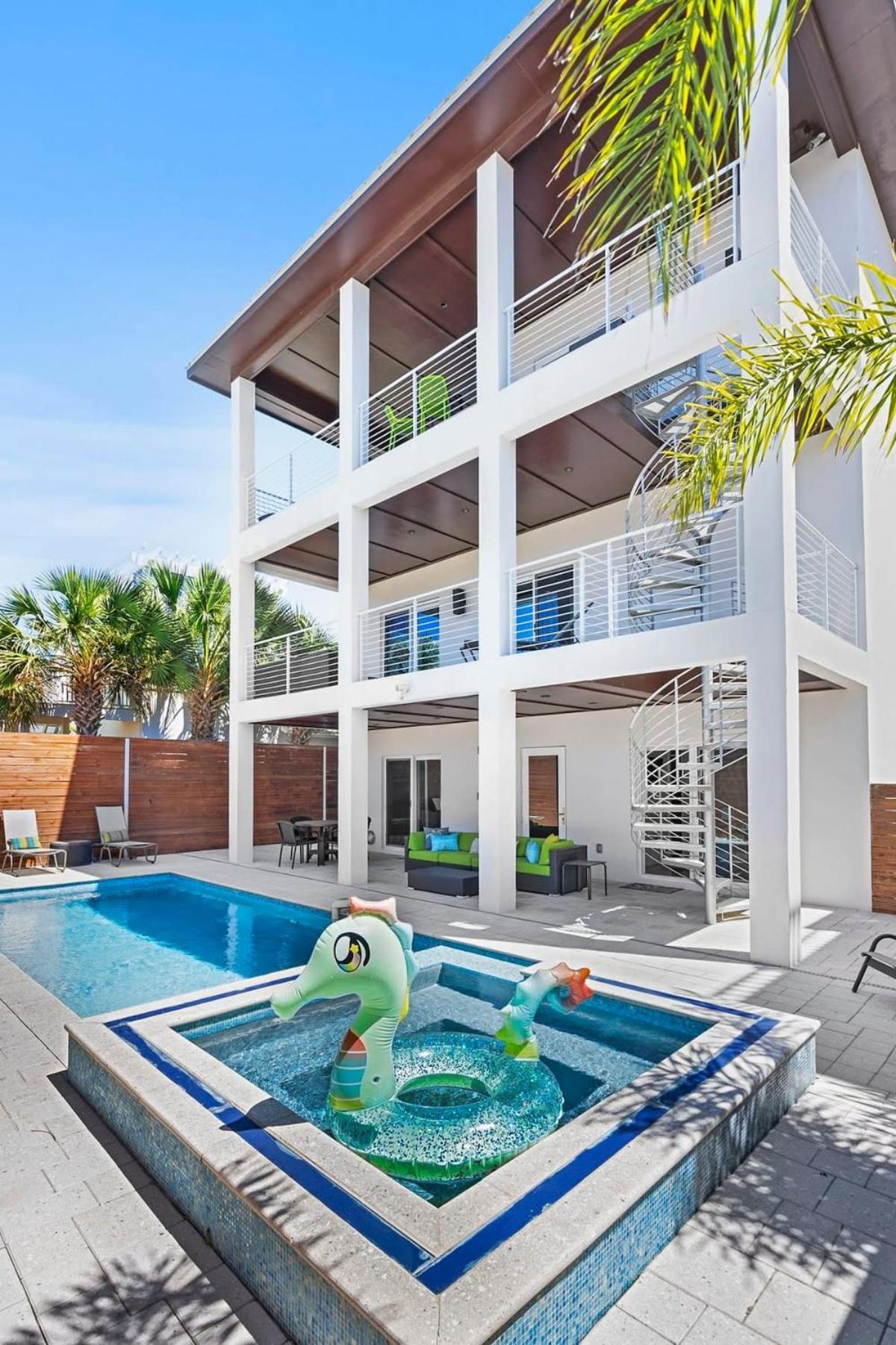 Ocean Views Sunrises And Sunsets Sparkling Pool And Steps To Holiday home *