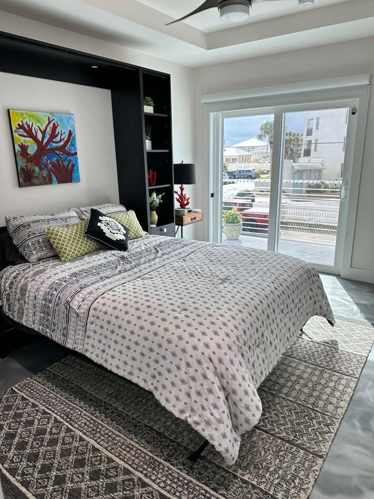Holiday home Ocean Views Sunrises And Sunsets Sparkling Pool And Steps To