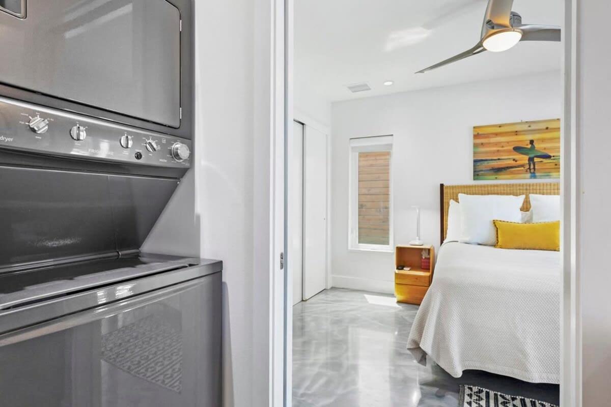 Holiday home Ocean Views Sunrises And Sunsets Sparkling Pool And Steps To *