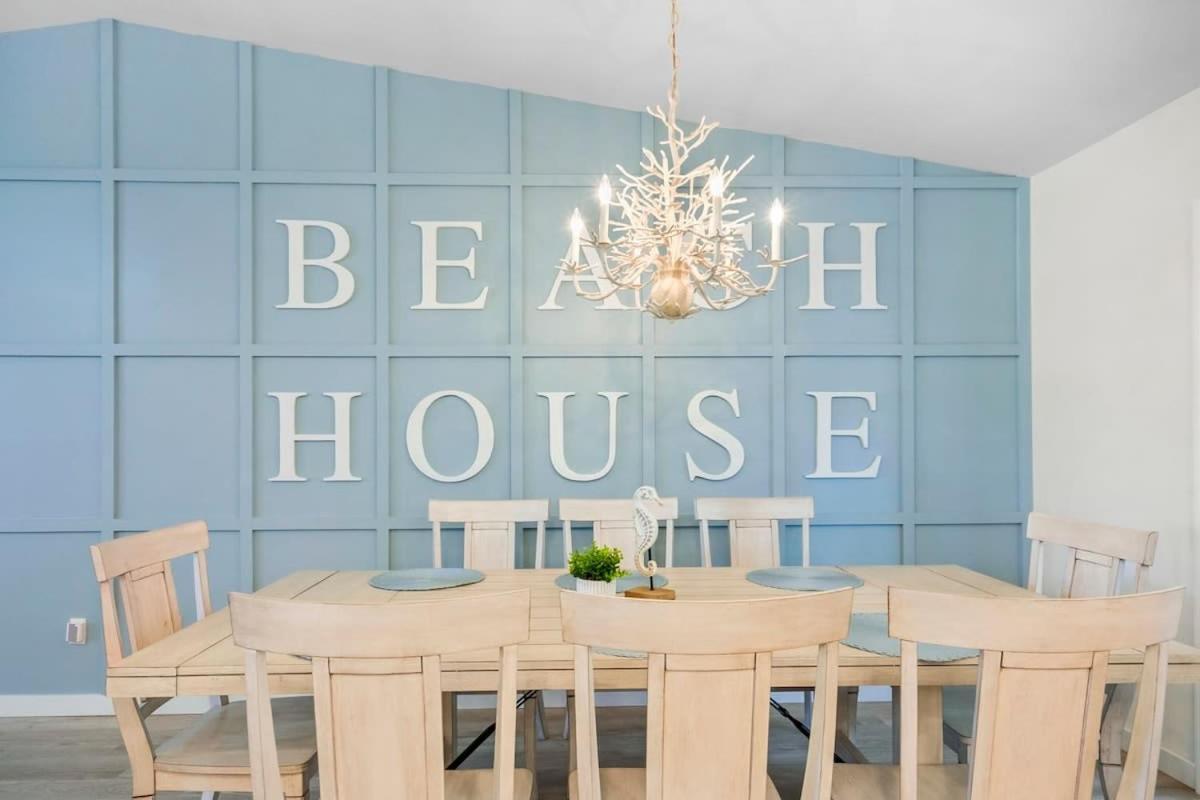 The St Augusdream Renovated House Sleeps 8 Walk To Holiday home *