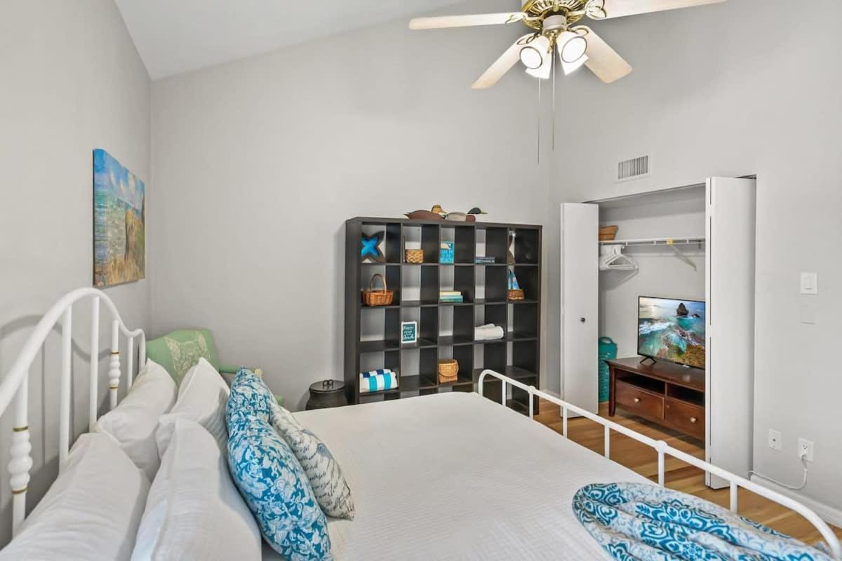 The Salty Saint Townhouse By The Holiday home