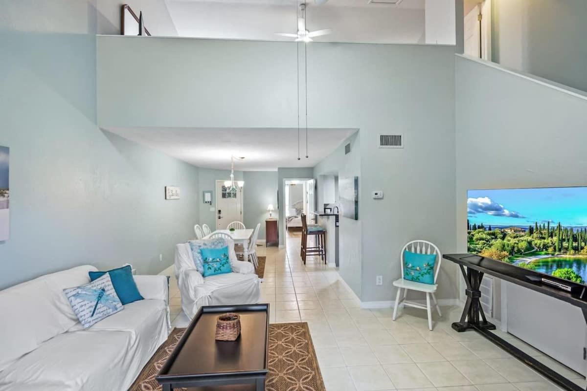 The Salty Saint Townhouse By The Holiday home *